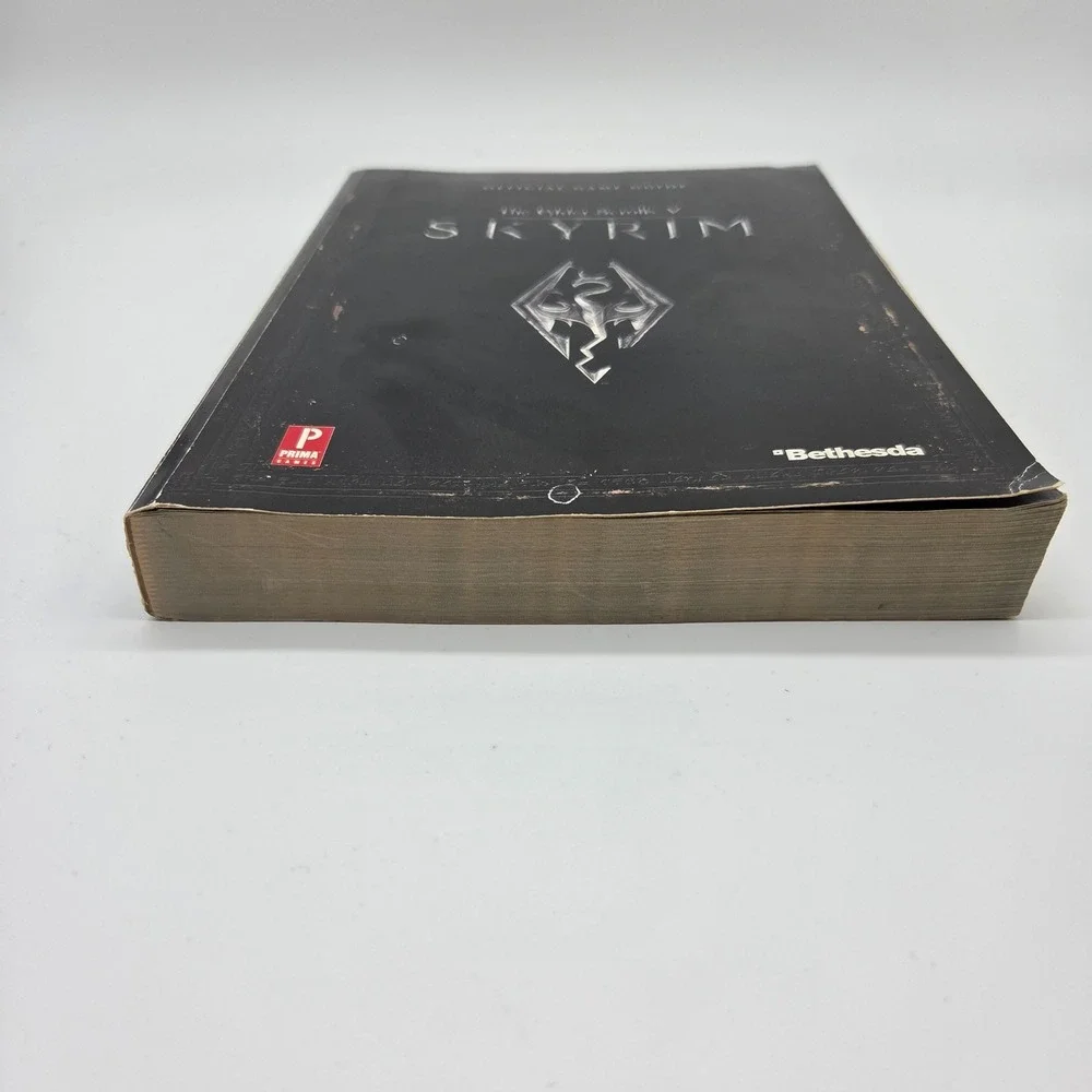 Prima Games Skyrim Official Game Guide Black Strategy Book with Map
